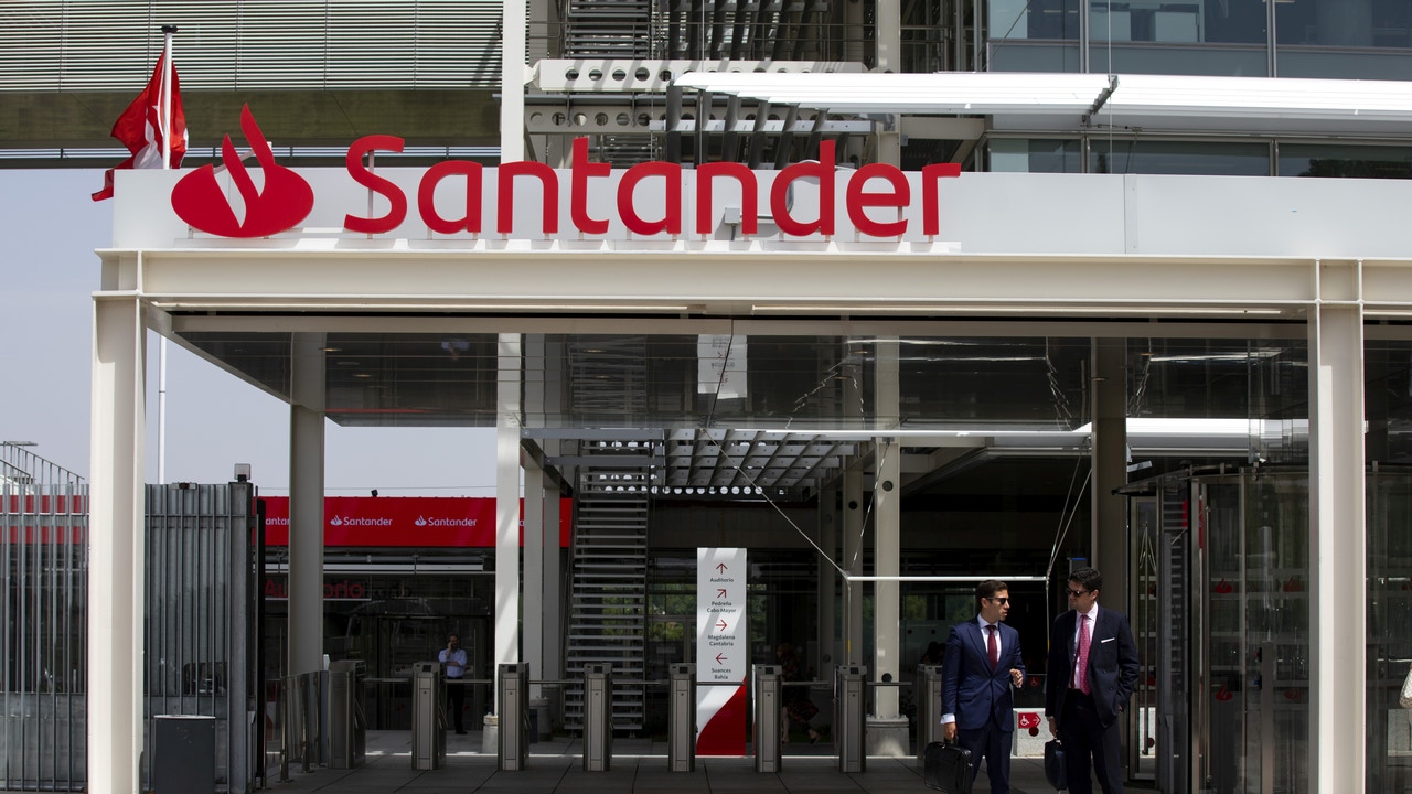 Santander incorporates more than 4,500 employees with digital profiles into its teams around the world