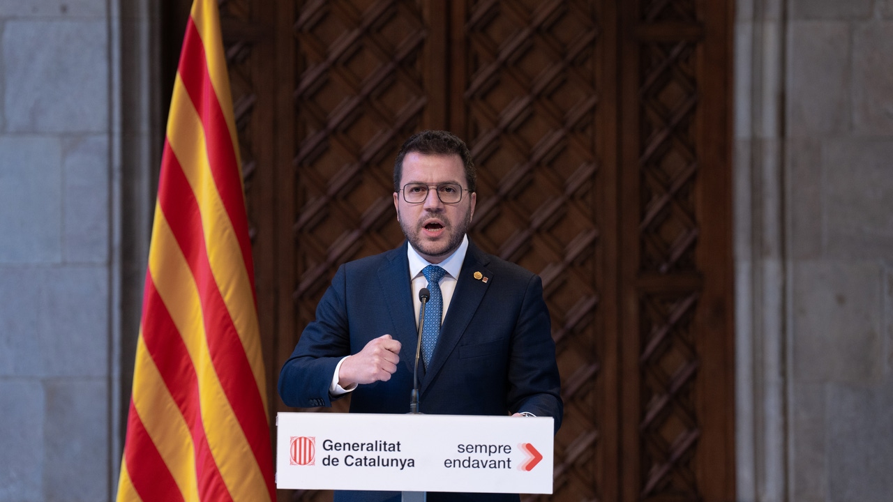 Aragonès launches a fight against Puigdemont with the electoral date of May 12
