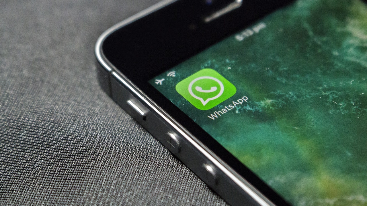 How to prevent WhatsApp from filling your mobile gallery with irrelevant images and videos