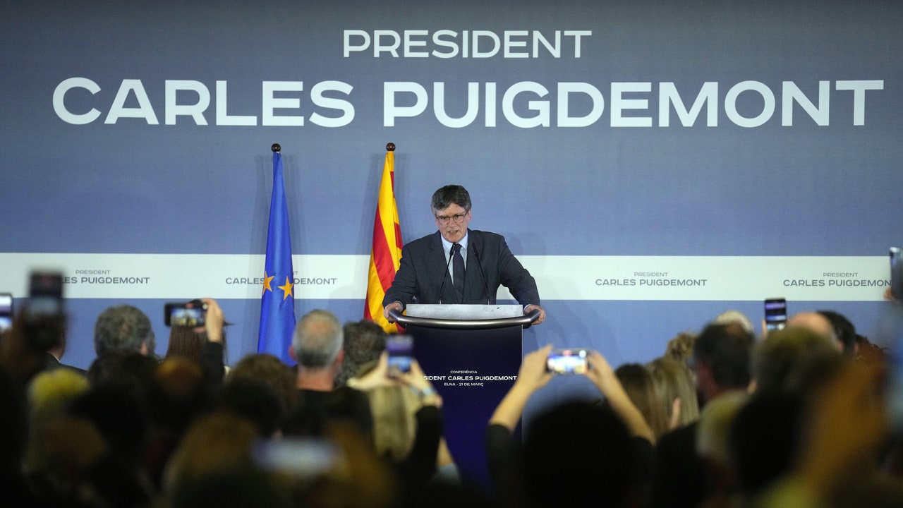 Puigdemont confirms his candidacy for 12M: "We must finish what started on 1-O"