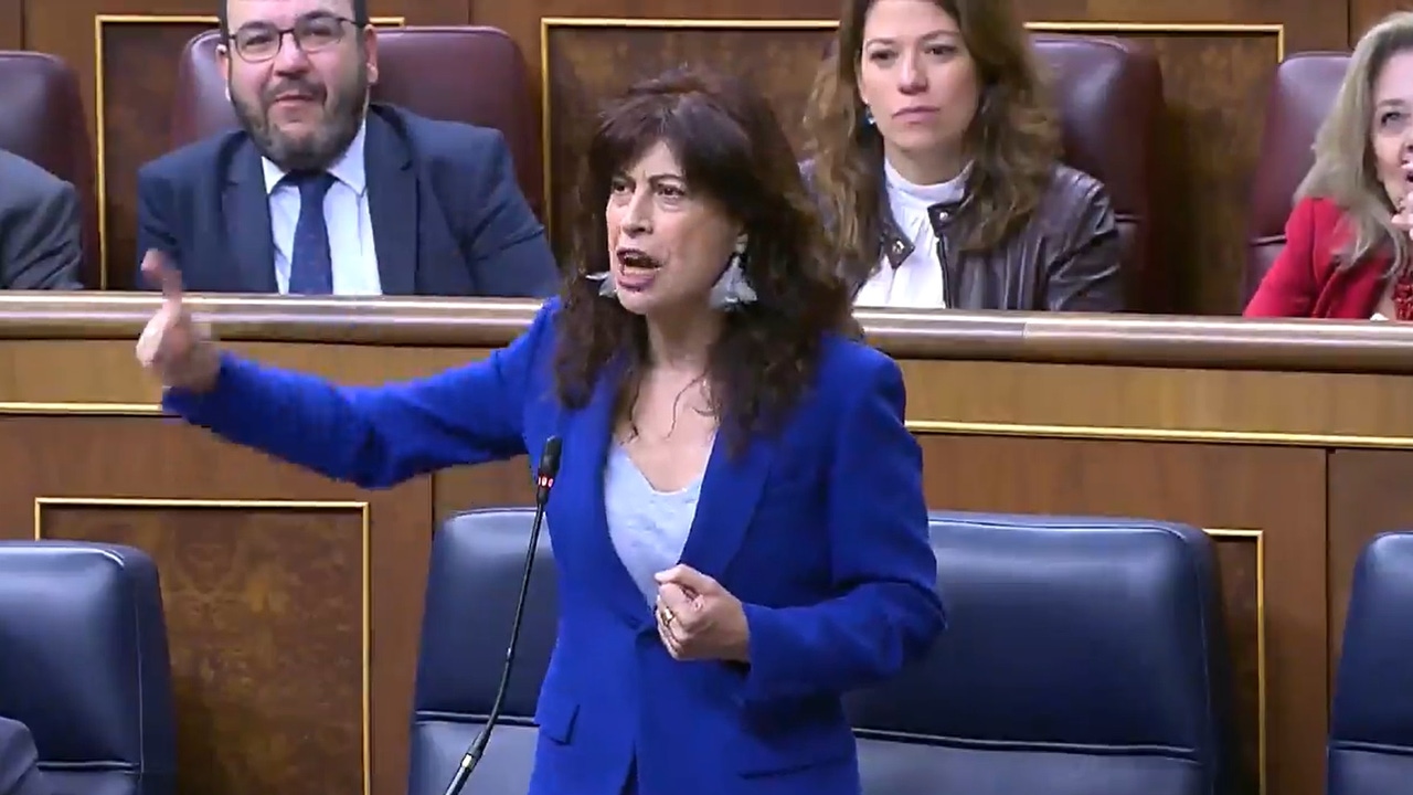 The Minister of Equality loses her temper in Congress and shouts at a PP deputy