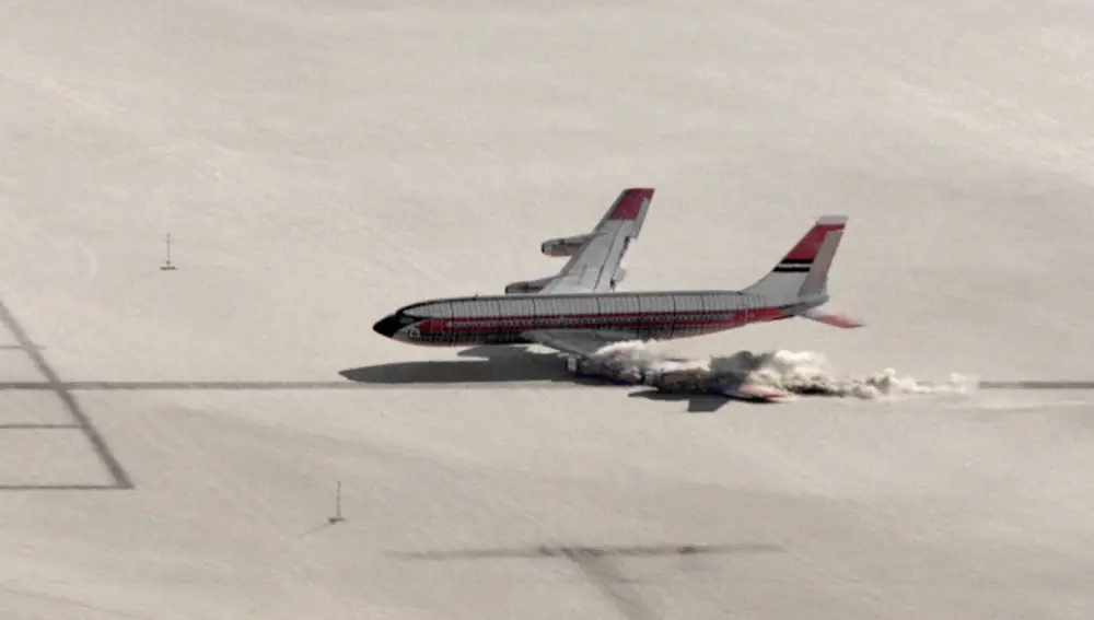 The Boeing 720 made contact with the ground with its left wing.