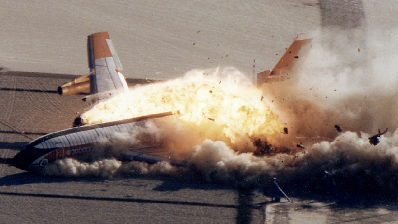 Video: When NASA crashed a Boeing 720 on purpose to test a fire-fighting additive