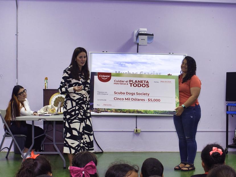 Colgate-Palmolive provided a $500 donation to the Amalia Marín Elementary School garden, as well as a $5,000 contribution to the Scuba Dogs Society.