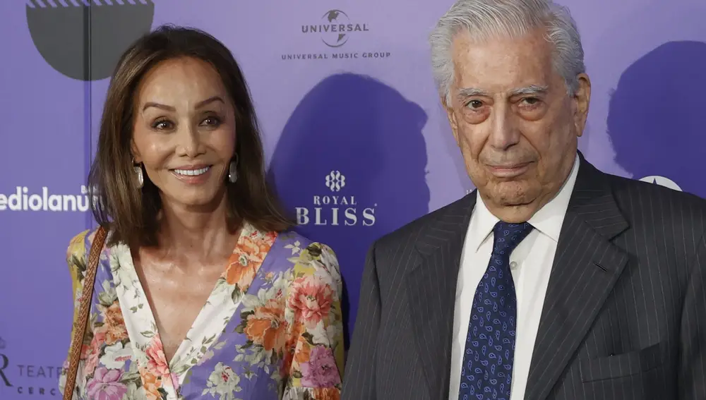 The Peruvian writer and Nobel Prize in Literature, Mario Vargas Llosa (d), and his partner, the Spanish-Filipino socialite Isabel Preysler 