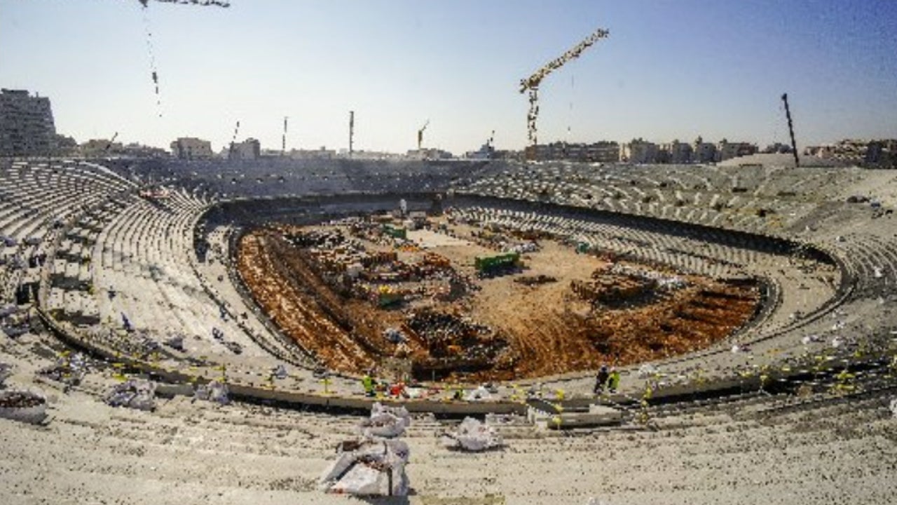 Two injured and four arrested in a hammer fight between workers at the Camp Nou construction sites