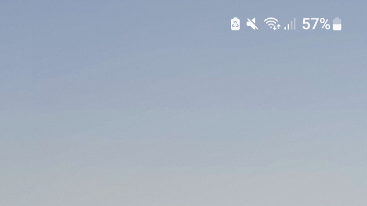 What are the arrows that appear next to the Wifi, 5G and Bluetooth icons for on an Android mobile?