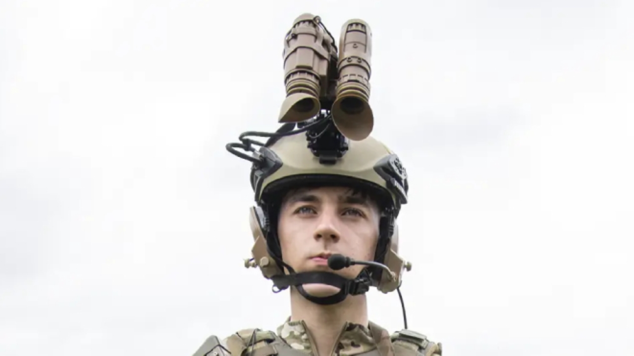This is the technology of the British Army's 'super soldier': drone control and laser detection